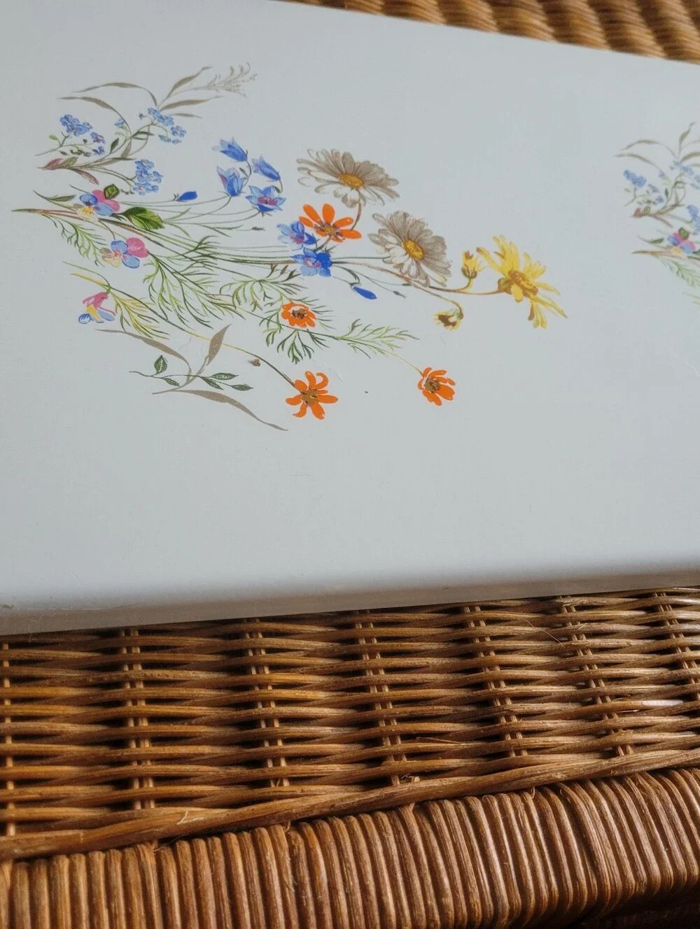 Vintage Corningware Wildflower Stove Top Cover. Beautiful No Chips Excellent